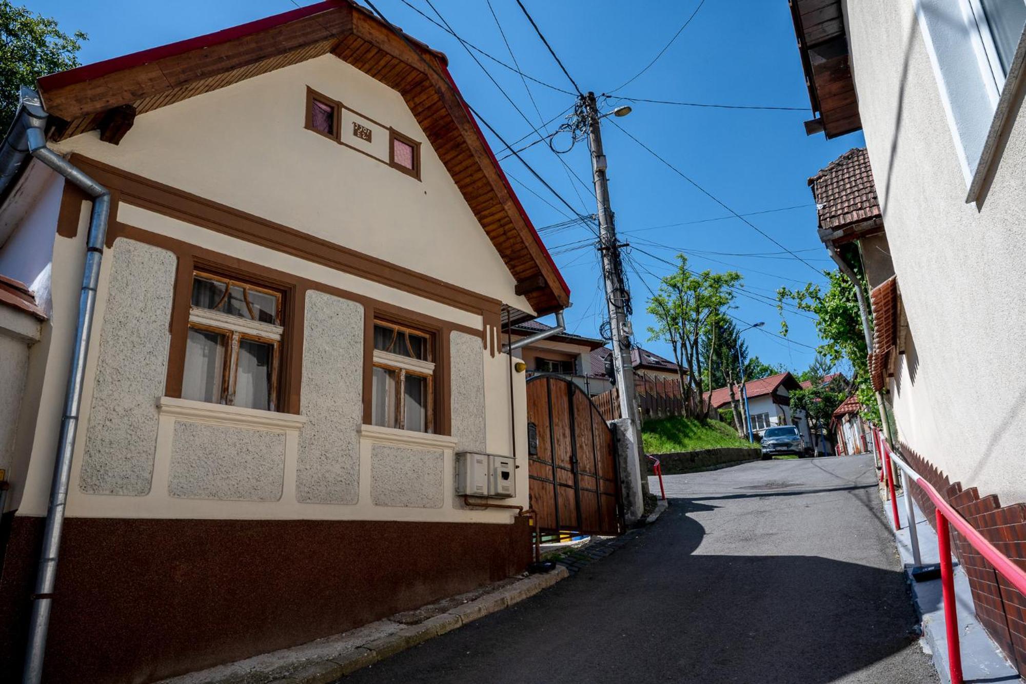 Ceahlau Cozy House With Terrace, Bbq & Free Parking בראשוב